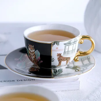 Európskom štýle High-grade Dve farebné Keramické Kávové Šálky a Tanieriky Nastaviť Zlatom Maľované Retro Luxusné Keramické Poháre a Kvet Teacup
