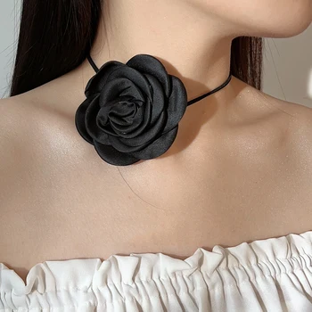 17KM Čiernej Ruže Kvet Streamer Náhrdelník pre Ženy, Dievčatá Nové Módne Kvety Prívesok Náhrdelníky Chocker Šperky, Doplnky, Darčeky